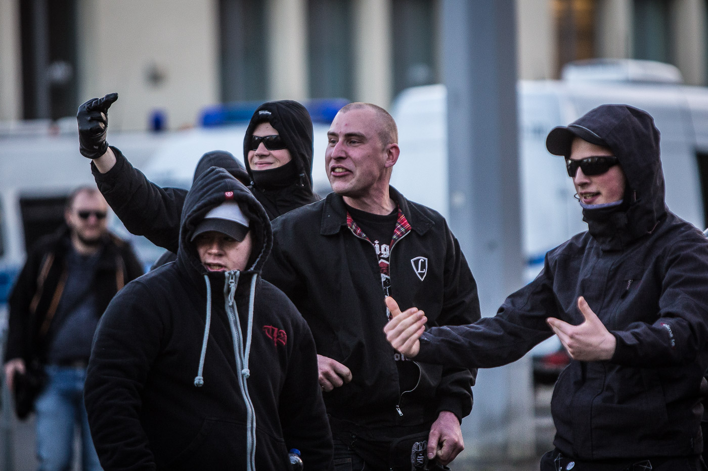 Neonazis provocant els antifeixistes concentrats a Jena