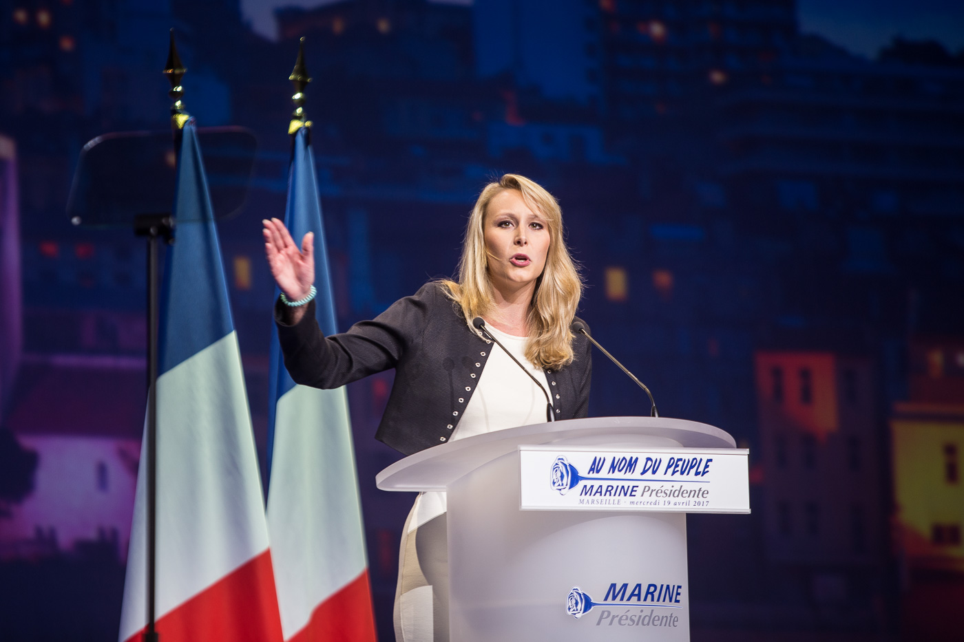 Marion Maréchal-Le Pen arengant el públic marsellès