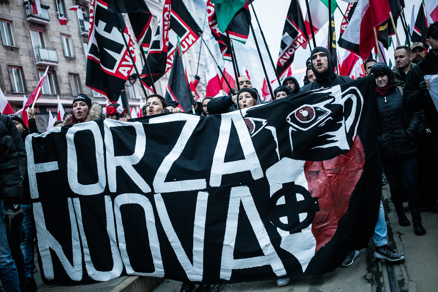 Delegació italiana amb un destacament de militants neofeixistes de Forza Nuova