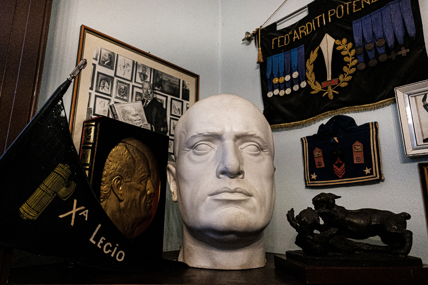 Un bust del dictador a la Villa Mussolini