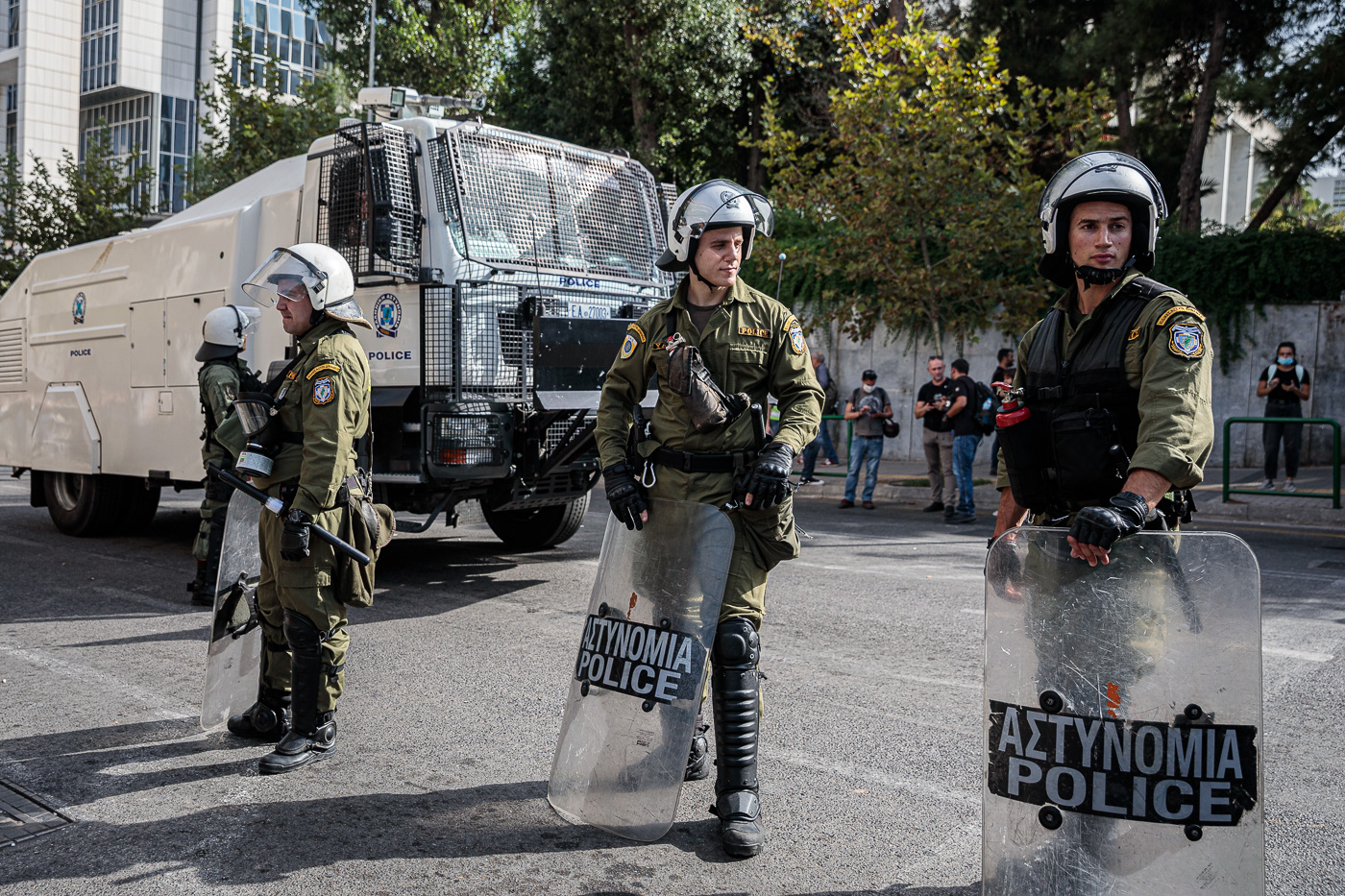 Agents antiavalorts de la policia grega custodien la Cort Suprema