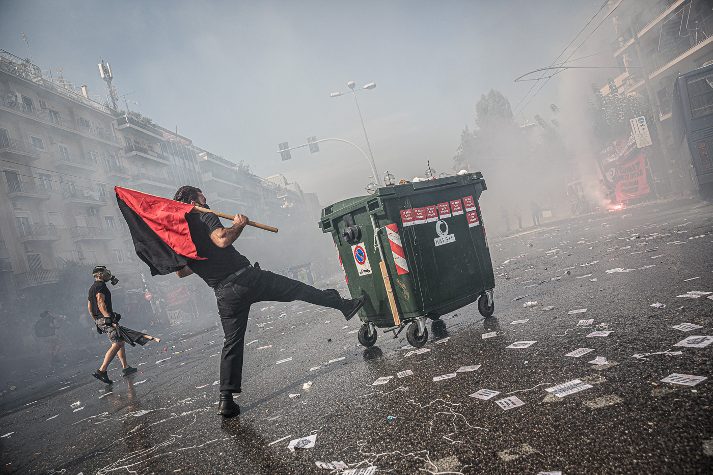 Avalots entre manifestants antifeixistes i la policia grega després de fer-se pública la sentència contra Alba Daurada